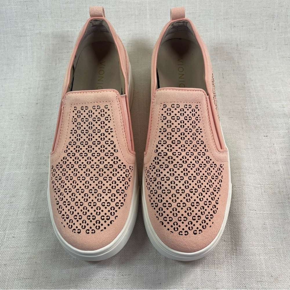 Vionic Kimmie Perf Women's Slip On Supportive Sneaker in Light Pink Size 9​​